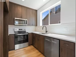 Photo #3: 194588240 Listing