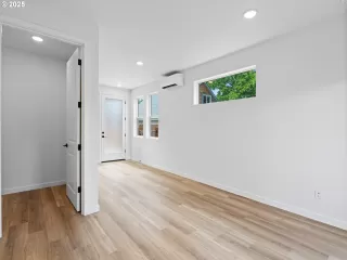 Photo #6: 194588240 Listing