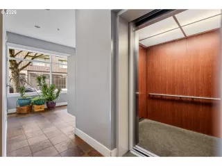 Photo #2: 194676434 Listing