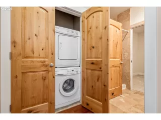 Photo #4: 194676434 Listing