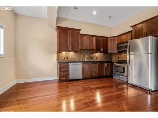 Photo #5: 194676434 Listing