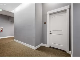 Photo #6: 194676434 Listing