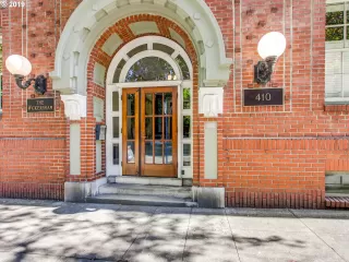 Photo #6: 19467748 Listing