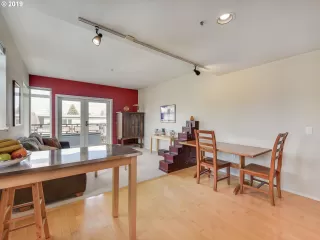 Photo #5: 19468989 Listing