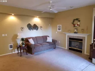 Photo #5: 19471383 Listing