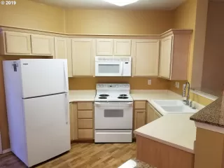 Photo #6: 19471383 Listing