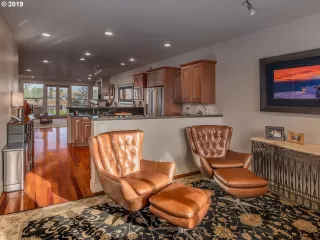 Photo #4: 19474606 Listing