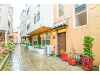 Photo #4: 19476679 Listing