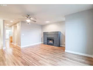 Photo #5: 19476679 Listing