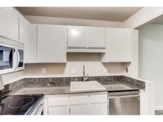 Photo #4: 19481273 Listing