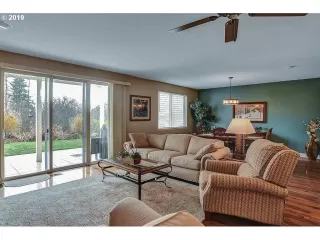 Photo #5: 19484079 Listing