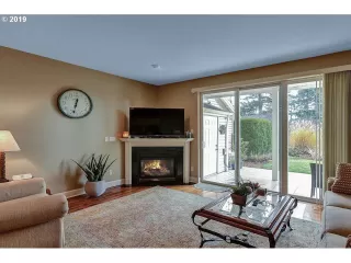 Photo #6: 19484079 Listing