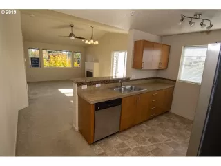 Photo #4: 19484790 Listing