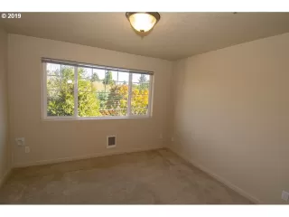 Photo #5: 19484790 Listing