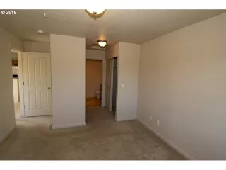 Photo #6: 19484790 Listing