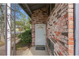 Photo #3: 194871376 Listing