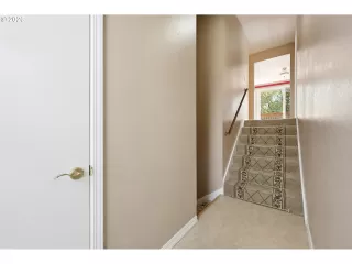 Photo #4: 194871376 Listing