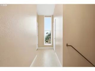 Photo #5: 194871376 Listing