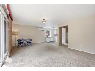 Photo #6: 194871376 Listing