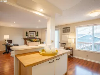 Photo #4: 19489346 Listing