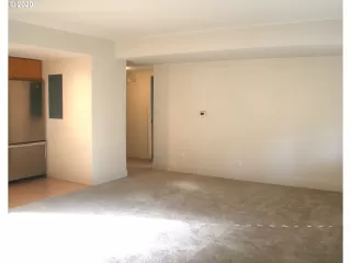 Photo #4: 19493397 Listing