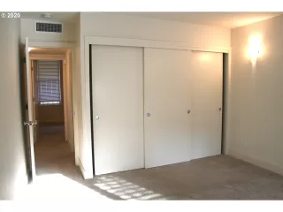 Photo #6: 19493397 Listing