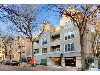 Photo #6: 19494296 Listing