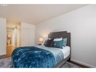 Photo #5: 19497423 Listing