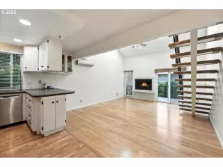 Photo #1: 195006594 Listing