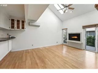 Photo #2: 195006594 Listing