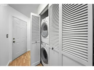 Photo #3: 195006594 Listing