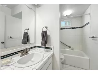 Photo #6: 195006594 Listing