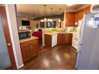 Photo #6: 19508588 Listing