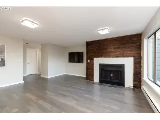 Photo #4: 19508938 Listing