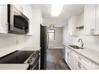 Photo #6: 19508938 Listing