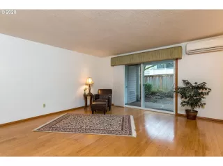 Photo #2: 19511963 Listing