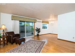 Photo #3: 19511963 Listing