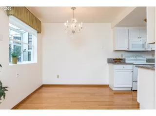 Photo #6: 19511963 Listing