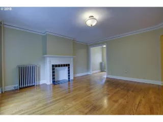 Photo #3: 19513171 Listing
