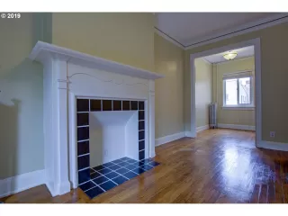 Photo #4: 19513171 Listing