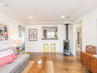 Photo #4: 19513639 Listing