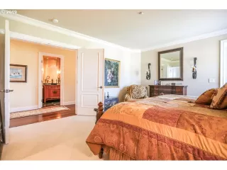 Photo #4: 19516209 Listing