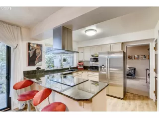 Photo #4: 19517629 Listing