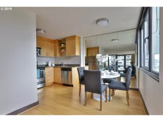Photo #4: 19517741 Listing