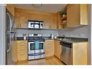 Photo #6: 19517741 Listing