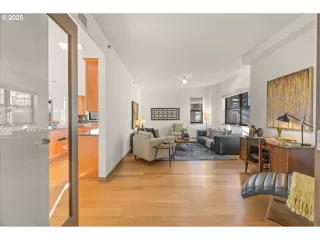 Photo #2: 195202823 Listing