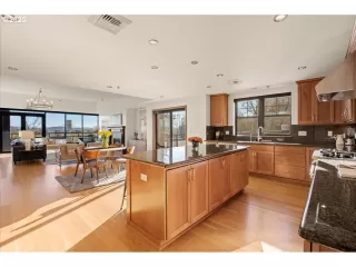 Photo #3: 195202823 Listing