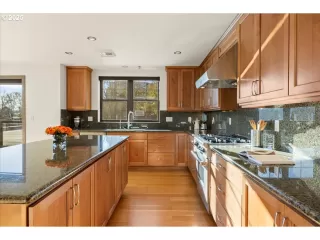 Photo #4: 195202823 Listing