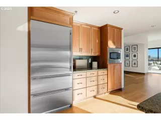 Photo #5: 195202823 Listing