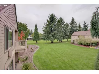 Photo #4: 19523263 Listing